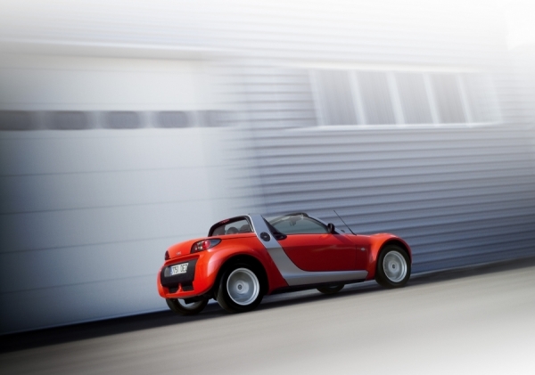 Photograph Thierry Delsart Smart Roadster Speeding on One Eyeland